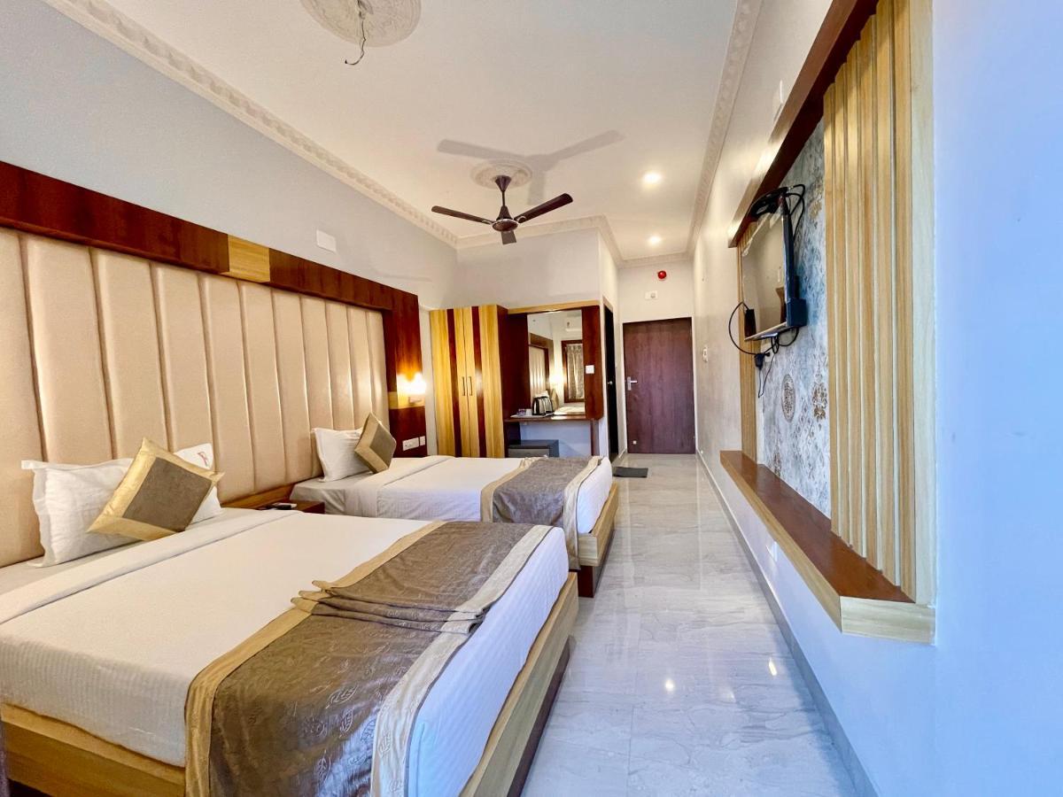 Hotel A One ! Puri, Breakfast Included- Swimming-Pool, Near Sea-Beach-And-Temple, Fully-Air-Conditioned-Hotel With-Lift-And-Parking-Facility - 1 Exterior photo