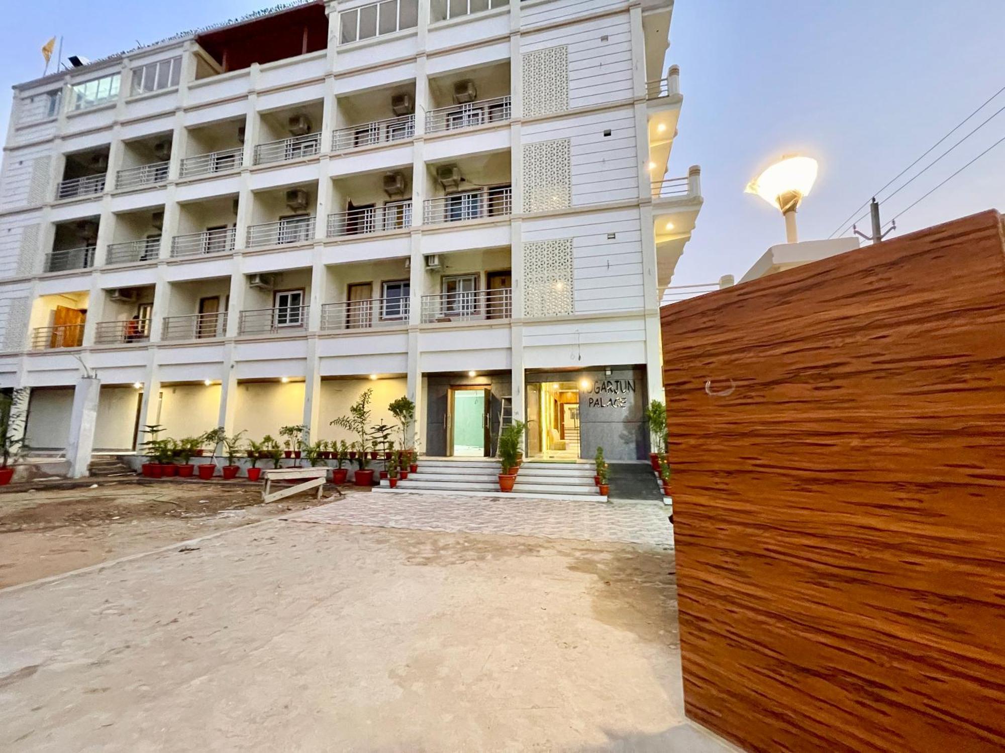 Hotel A One ! Puri, Breakfast Included- Swimming-Pool, Near Sea-Beach-And-Temple, Fully-Air-Conditioned-Hotel With-Lift-And-Parking-Facility - 1 Exterior photo