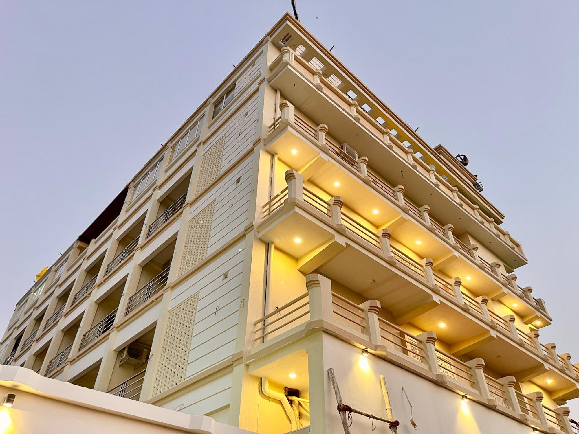 Hotel A One ! Puri, Breakfast Included- Swimming-Pool, Near Sea-Beach-And-Temple, Fully-Air-Conditioned-Hotel With-Lift-And-Parking-Facility - 1 Exterior photo