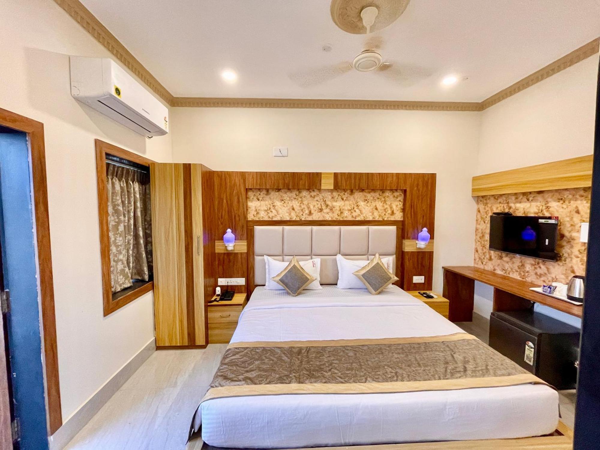 Hotel A One ! Puri, Breakfast Included- Swimming-Pool, Near Sea-Beach-And-Temple, Fully-Air-Conditioned-Hotel With-Lift-And-Parking-Facility - 1 Exterior photo