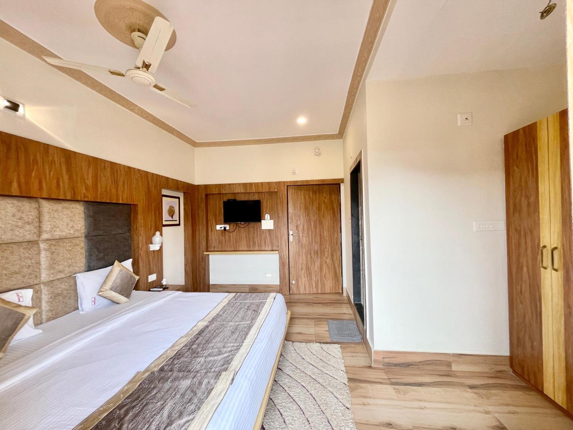 Hotel A One ! Puri, Breakfast Included- Swimming-Pool, Near Sea-Beach-And-Temple, Fully-Air-Conditioned-Hotel With-Lift-And-Parking-Facility - 1 Exterior photo