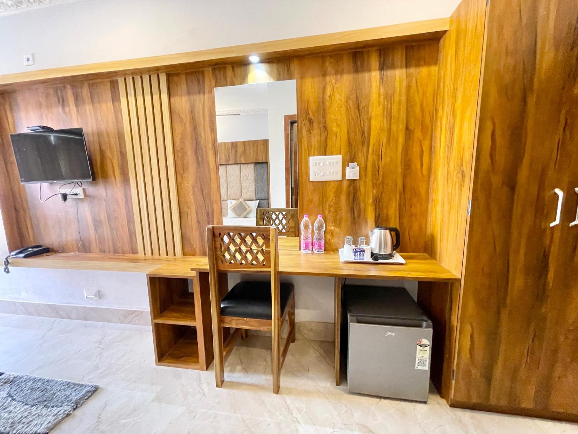 Hotel A One ! Puri, Breakfast Included- Swimming-Pool, Near Sea-Beach-And-Temple, Fully-Air-Conditioned-Hotel With-Lift-And-Parking-Facility - 1 Exterior photo